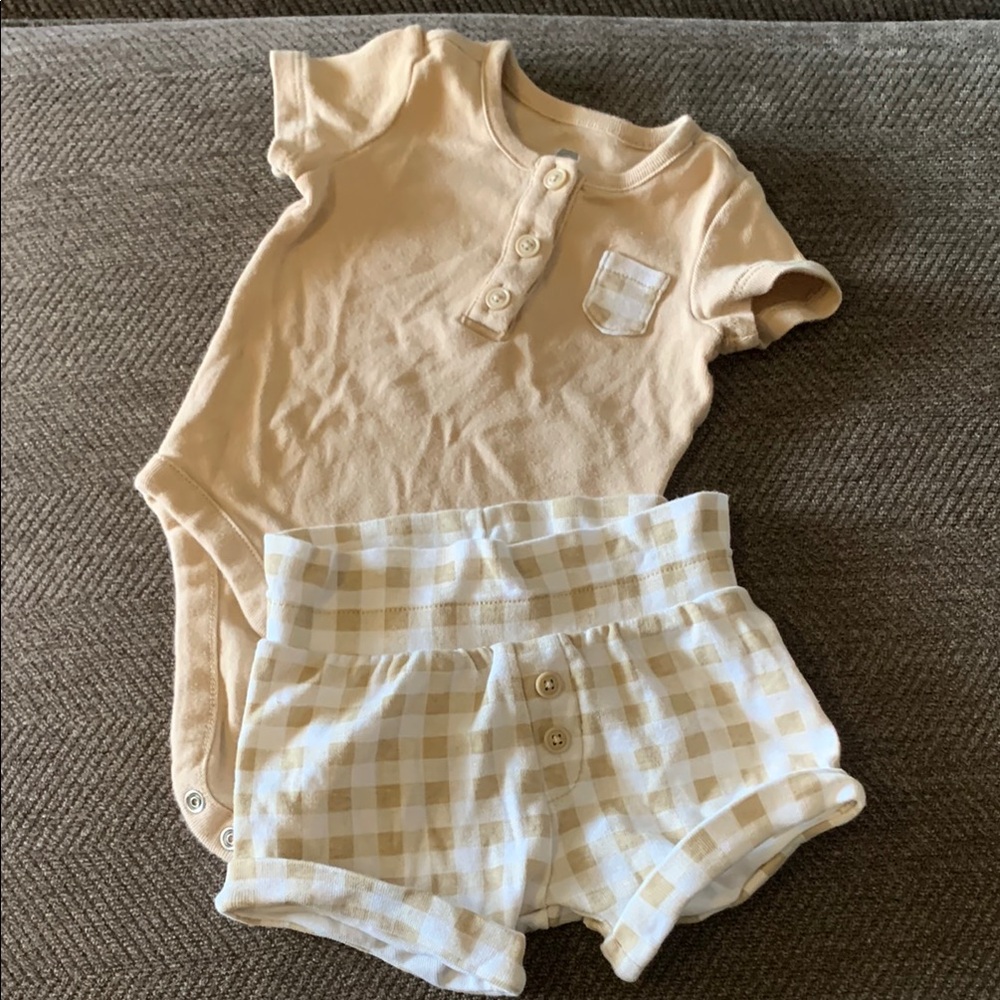 Gap baby  clothes  bundle 6 sets size 0-3 m Eric and clean